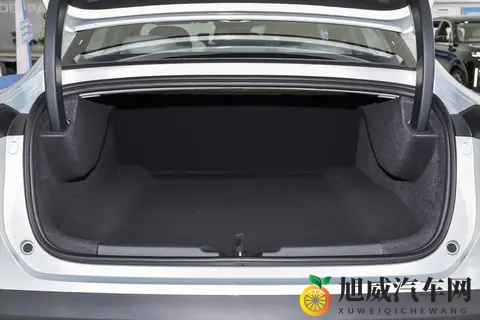 开过深蓝L06之后，我劝你别光看配置表，很多地方都挺香-2