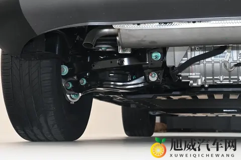 方程豹钛 7：当硬派 “方盒子” 装上家庭温馨，20 万级 SUV 有了新答案-2