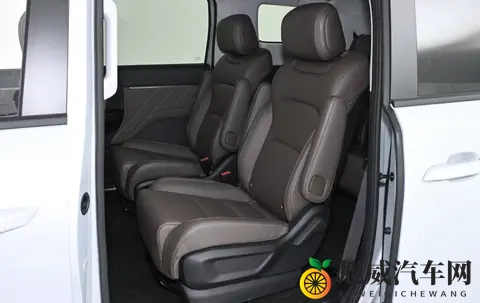 五菱星光730 PHEV：打破传统MPV限制，预售价1068万-1