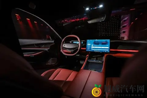 公交车上的诗请和小诗：行车间隙藏短篇，共赏诗意车中景-2