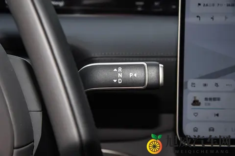 别只盯着宝马7系！这款国产豪车更合适，价格亲民，配置拉满-3