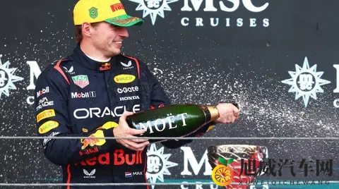 从维修区到领奖台！全球媒体齐声赞叹：“维斯塔潘，天才怪物！”-1