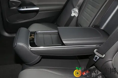 开奔驰C260L有“面子”,还在乎什么缺点?-2