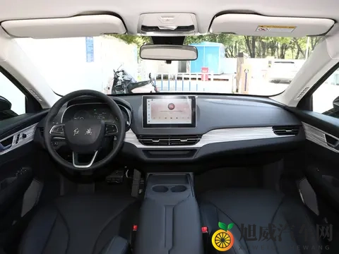 新款红旗纯电中型车售价不足9万起！全新外观更动感，续航500公里-1