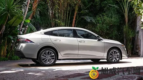 第九代美版日产轩逸售价公布：约17万元起，外观大改 + 双联屏-2