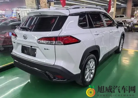 丰田真的“一降到底”！跌至868万起，入门配7气囊，性价比真高-1