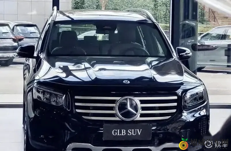 全新奔驰GLB：全能家用通勤车，20T+四驱，动力强劲-1