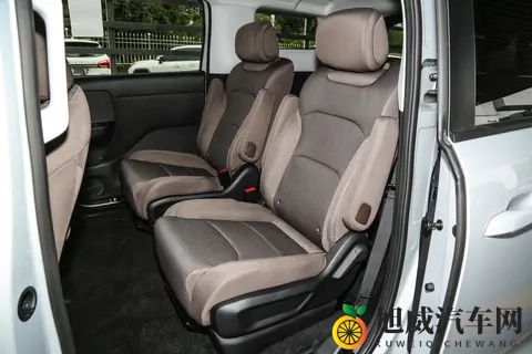 聊聊五菱星光730：真7座+电滑门，7万级全能MPV家用必看？-1