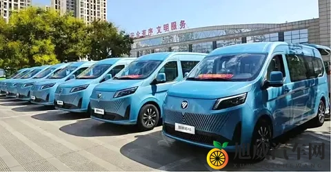 女超人麦乐迪:环保概念车亮相,绿色出行新风尚引关注-1