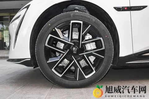 年轻人的第一台豪华轿车？2025款阿维塔06，能买吗？-1