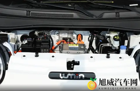 双手攀上两座山峰：智能驾驶与环保科技，两款车型巅峰对决-2