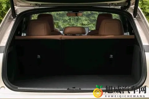1240km续航，座椅秒变沙发床，最低10万出头，卷疯了-1