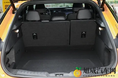 试驾完全新福特蒙迪欧，闺蜜决定放弃电车，选择插混动力-2