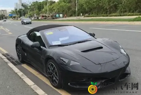 售价40万的敞篷跑车 腾势Z敞篷版路试谍照曝光-1