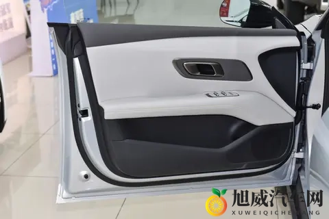 无框车门 + 零重力按摩椅，深蓝 L06 才是 Z 世代梦中情车？-3