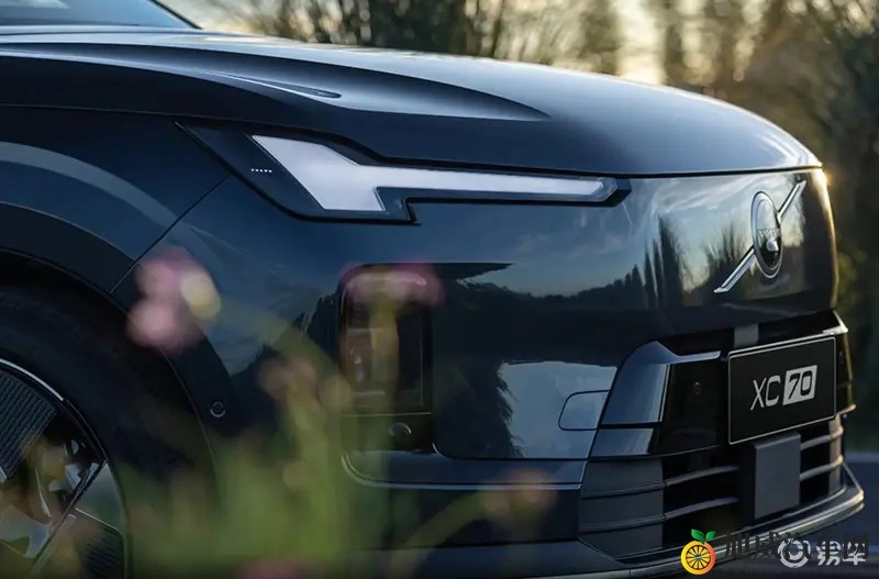 近15万优惠！解读炫酷新沃尔沃中大型SUV，未来感爆棚-1