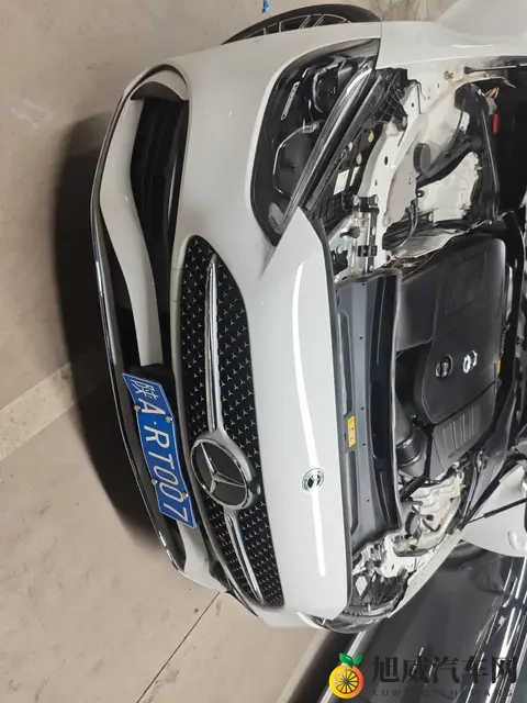 2万公里，一手白色奔驰C级，22万多体验豪华质感！-1