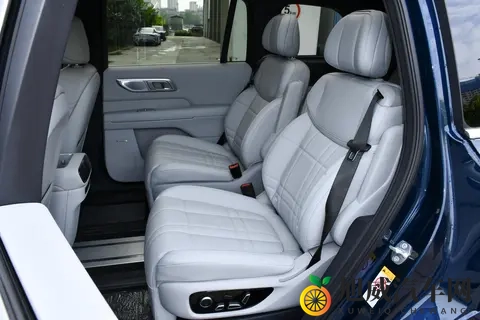 深蓝S09：大空间，辅助驾驶便捷，30万级高端家用SUV选它就对了！-1