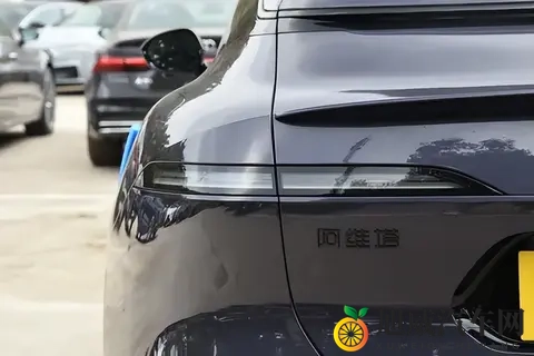 年轻人喜欢的豪华SUV！颜值、安全和智能上都超预期，这款车如何-2