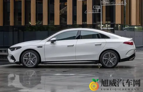 妮露开襟开叉裙鞋子选择：汽车内饰鞋子搭配，时尚与实用两不误-2