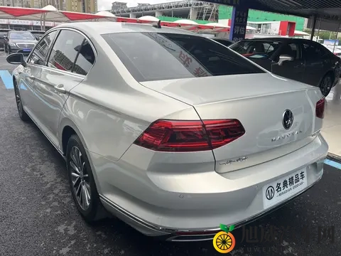 2020款迈腾，45万公里一手车，12万多拿下代步香不香？-1