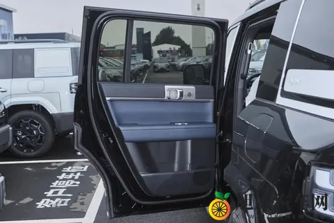 方程豹钛 7 2025 款 190KM 四驱 Ultra 版：科技大空间 SUV 的出行新选择-3