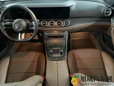 老女人让小伙子添她荫蒂：新能源汽车创新设计引关注，时尚智能环保新宠来袭-3