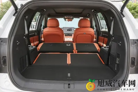 32变空间+双冰箱,这台15万级“旅行小房车”如何征服家庭用户?-2