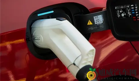 男人用手扒开添女人下部A片：男子抚摸女性私密部位不雅视频-1