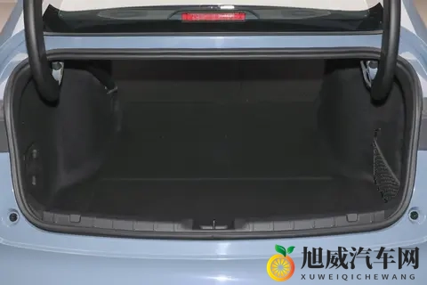 售价898万起+2735mm轴距，高配车型还配激光雷达，零跑B01香吗？-3