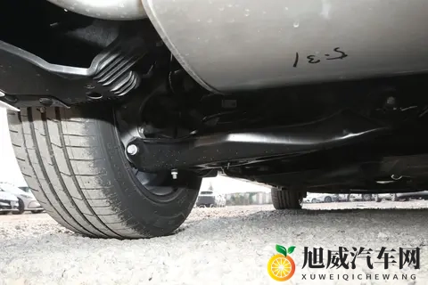 实拍 2025 款蒙迪欧：20T 配 8AT，动力充沛，适合家用-3