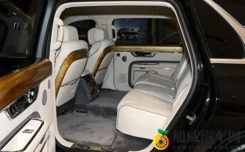 真国产豪华，这车也有钱未必能买到，气场比“劳斯”还强-1