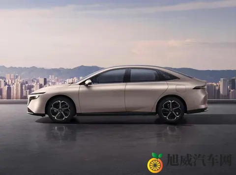 高颜值日系车，天演架构打造，搭载15L插混系统，纯电续航150km-1