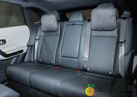 纯电钢炮开卷！零跑Lafa5预售1058万起，加速64秒破百！-3