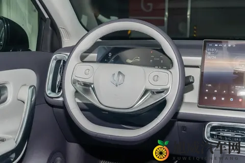 1198万竟配激光雷达？零跑B01实测，这款纯电家轿是否值得入手？-2