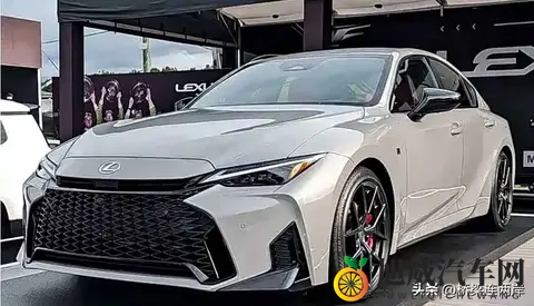 雷克萨斯IS改款降价7万，底盘质变震动市场-3