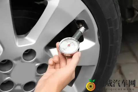 冬季胎压调到这个数最安全！很多老司机都搞错了！-1