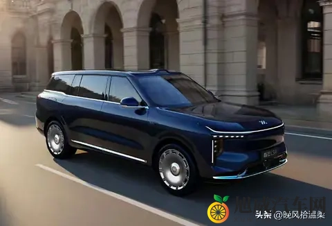 智己LS9内饰官宣，“冰箱彩电大沙发”配齐，还带能躺平的沙发-1