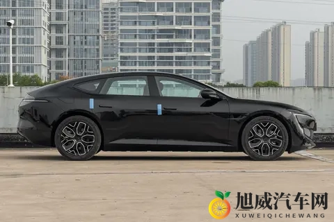 25万级起售，无短板的中大型豪华轿车？阿维塔12四激光版-3