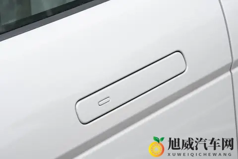 2026款路虎揽胜极光L：车型配置对比与选买建议-1