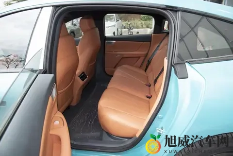 东风奕派eπ007+到店，全系标配激光雷达+8295芯片，还带电动尾翼-1