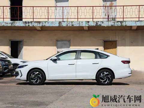 搭载15T发动机！大众朗逸Pro下线亮相，预计11月17日上市-1