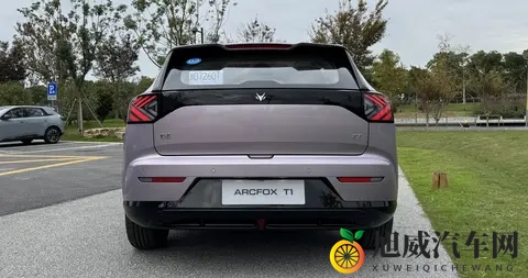 一辆让你忘记算电量的小车：极狐T1续航究竟怎么样？-1