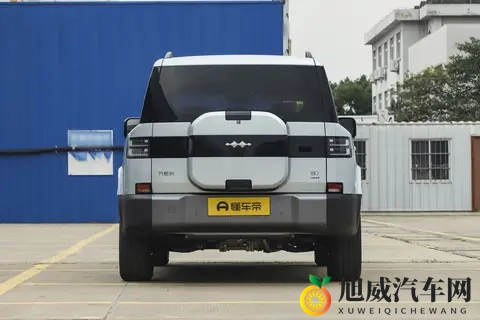 方程豹钛 7：家用 SUV 的实用选择，助力幸福生活-1