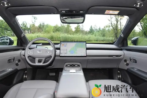 家用选车先看这款，内外兼修，配置拉满，1599 万就能拿下-3