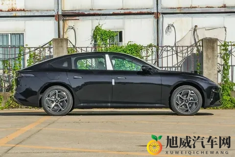 11月10日上市,标配激光雷达+8295芯片,东风系新款中大型轿跑!-1