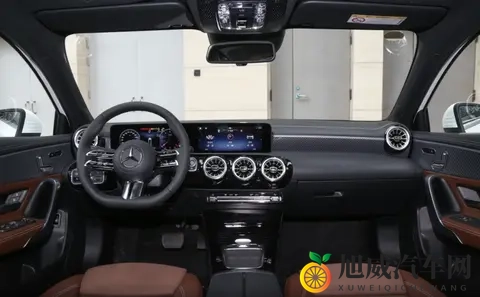 采用13T+7DCT动力组合，定位紧凑型车，25款奔驰A级怎么选？-2