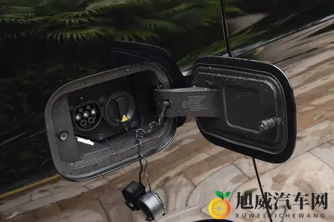 全家满员不挤！魏牌高山7亏电油耗才715L，2000MPa钢车身够扎实-2