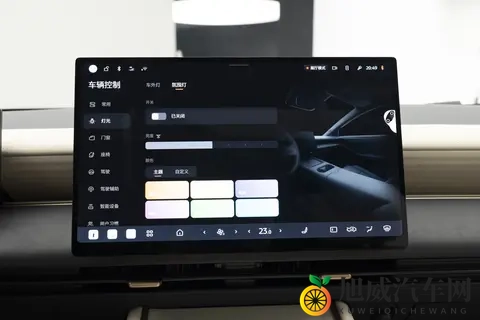 新车  简约设计_配手机支架扩展_四季度上市，东风日产N6内饰发布-3