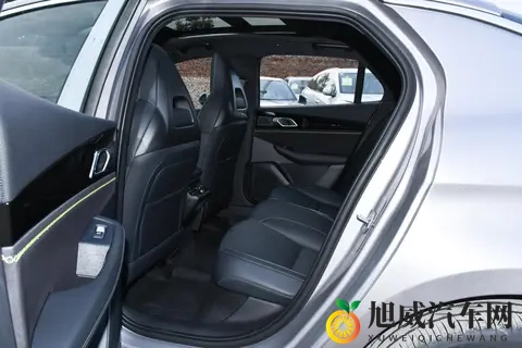 10万级全能选手！试驾第三代领克03，内外升级，性能依旧-2